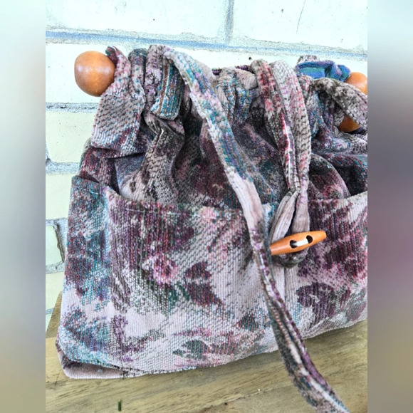 Vintage Carpet Bag - Picture 2 of 9